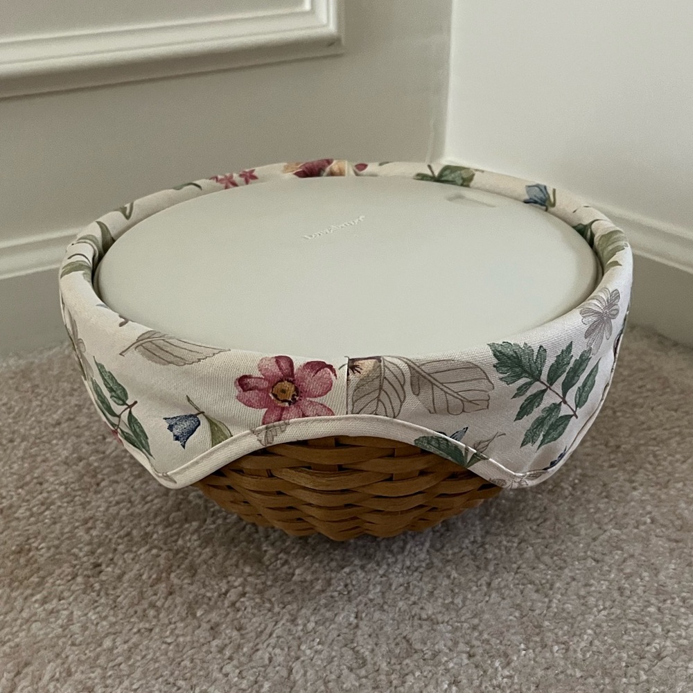 Longaberger 9” round bowl basket with fabric liner, hard plastic bowl & lid.